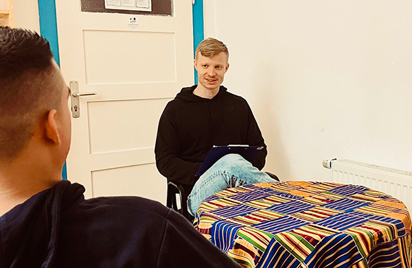 Hays unterstützt die Jugendagentur bei Akuthilfe für Jugendliche in psychischer Not Hays unterstützt die Jugendagentur bei Akuthilfe für Jugendliche in psychischer Not